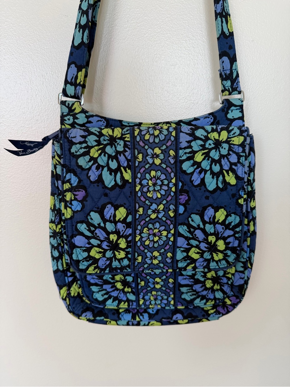 VERA BRADLEY Mailbag Shoulder Crossbody in Indigo Pop